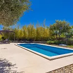 House Kai With Private Pool 펜션 Pinezići