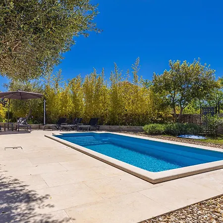 House Kai With Private Pool Dom wakacyjny Pinezići