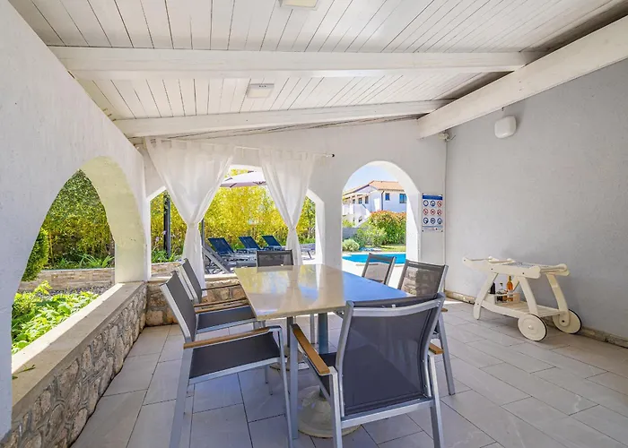 House Kai With Private Pool Pinezići