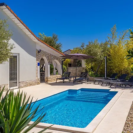 House Kai With Private Pool Pinezići
